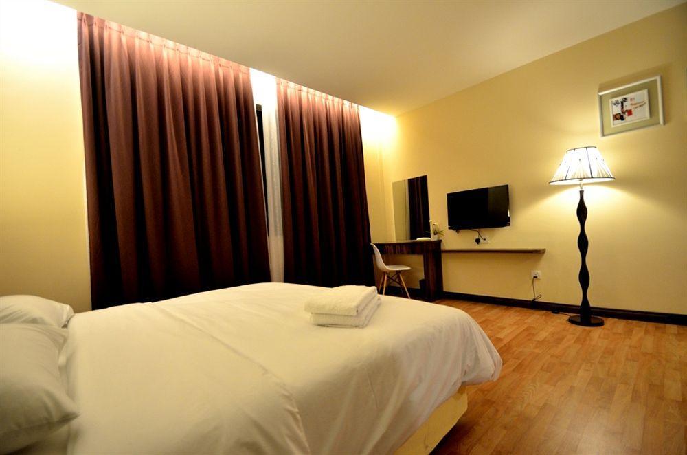 Little Gaya Hotel Кота Кинабалу Екстериор снимка