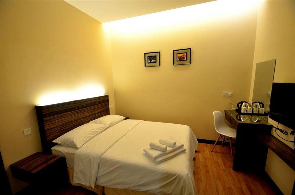 Little Gaya Hotel Кота Кинабалу Екстериор снимка