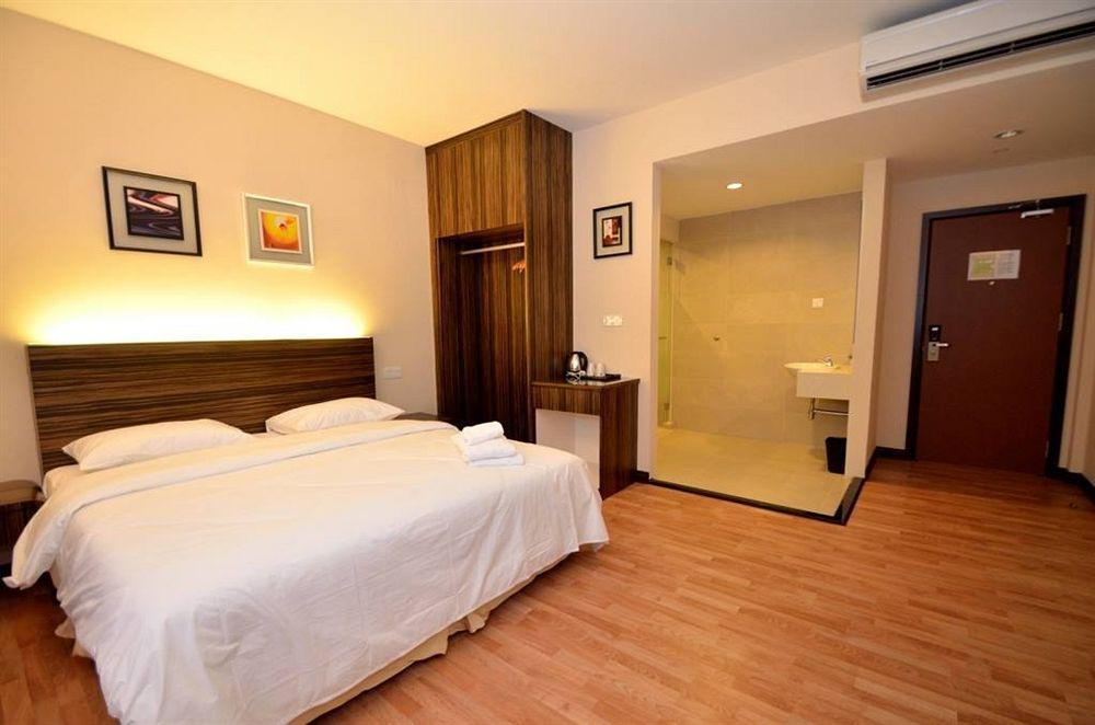 Little Gaya Hotel Кота Кинабалу Екстериор снимка