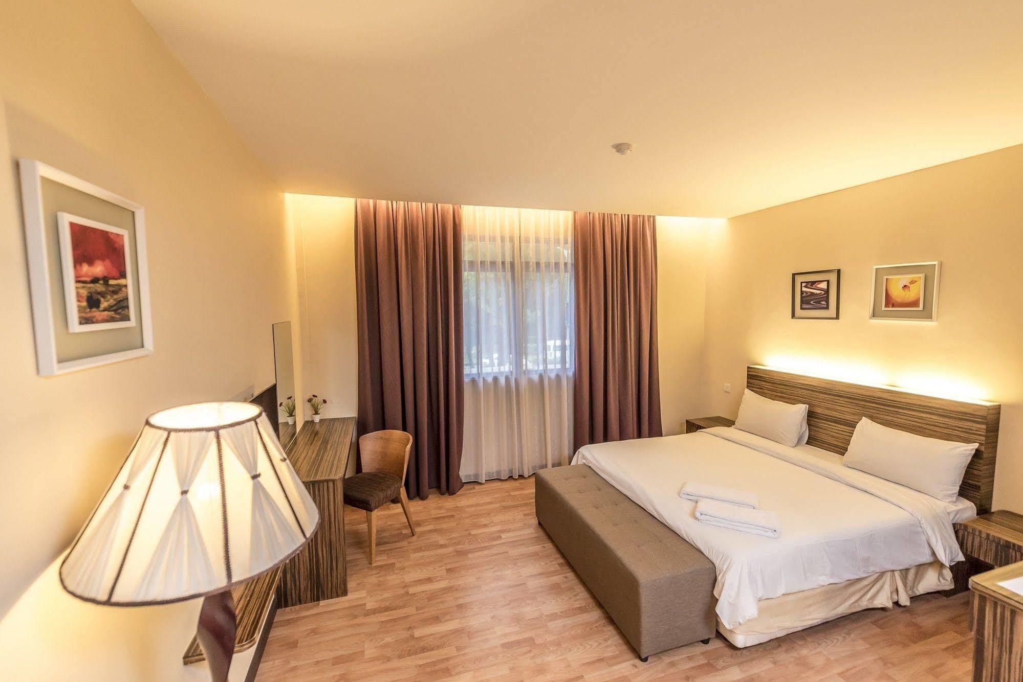 Little Gaya Hotel Кота Кинабалу Екстериор снимка