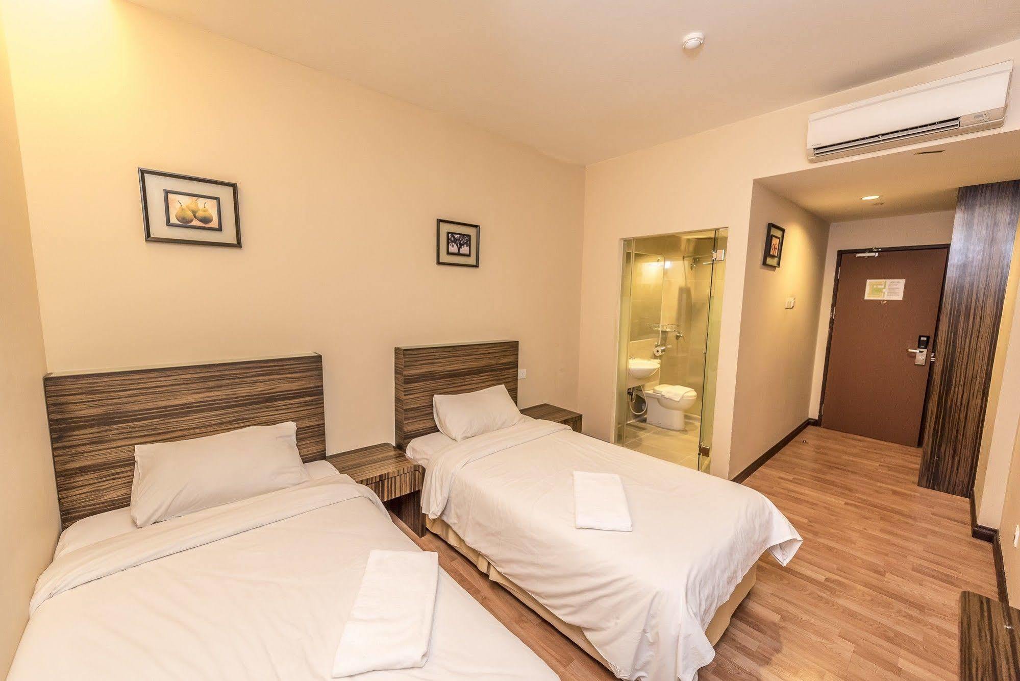 Little Gaya Hotel Кота Кинабалу Екстериор снимка