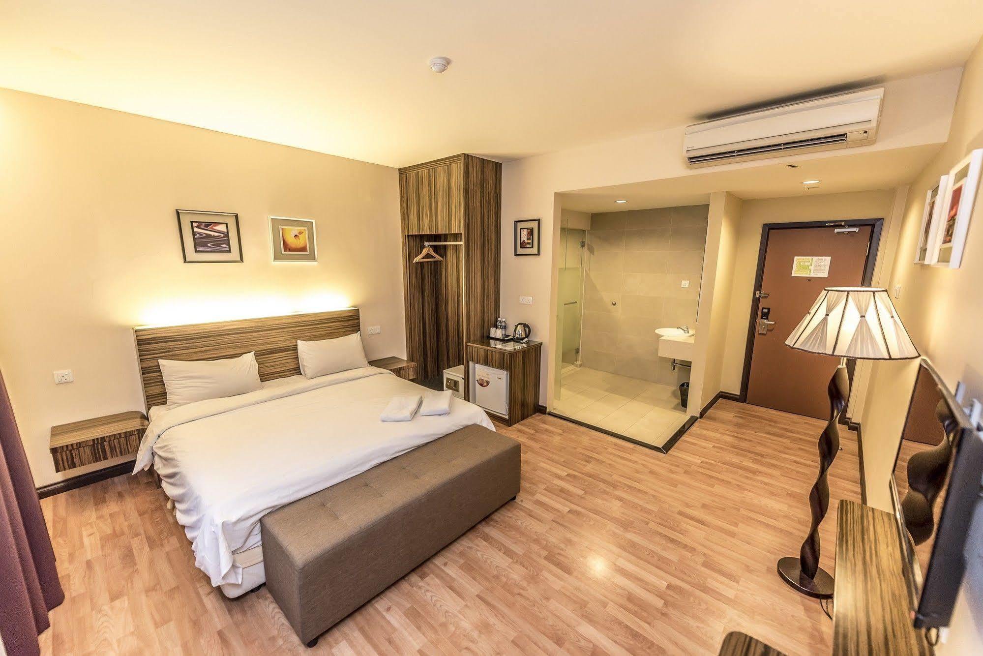 Little Gaya Hotel Кота Кинабалу Екстериор снимка