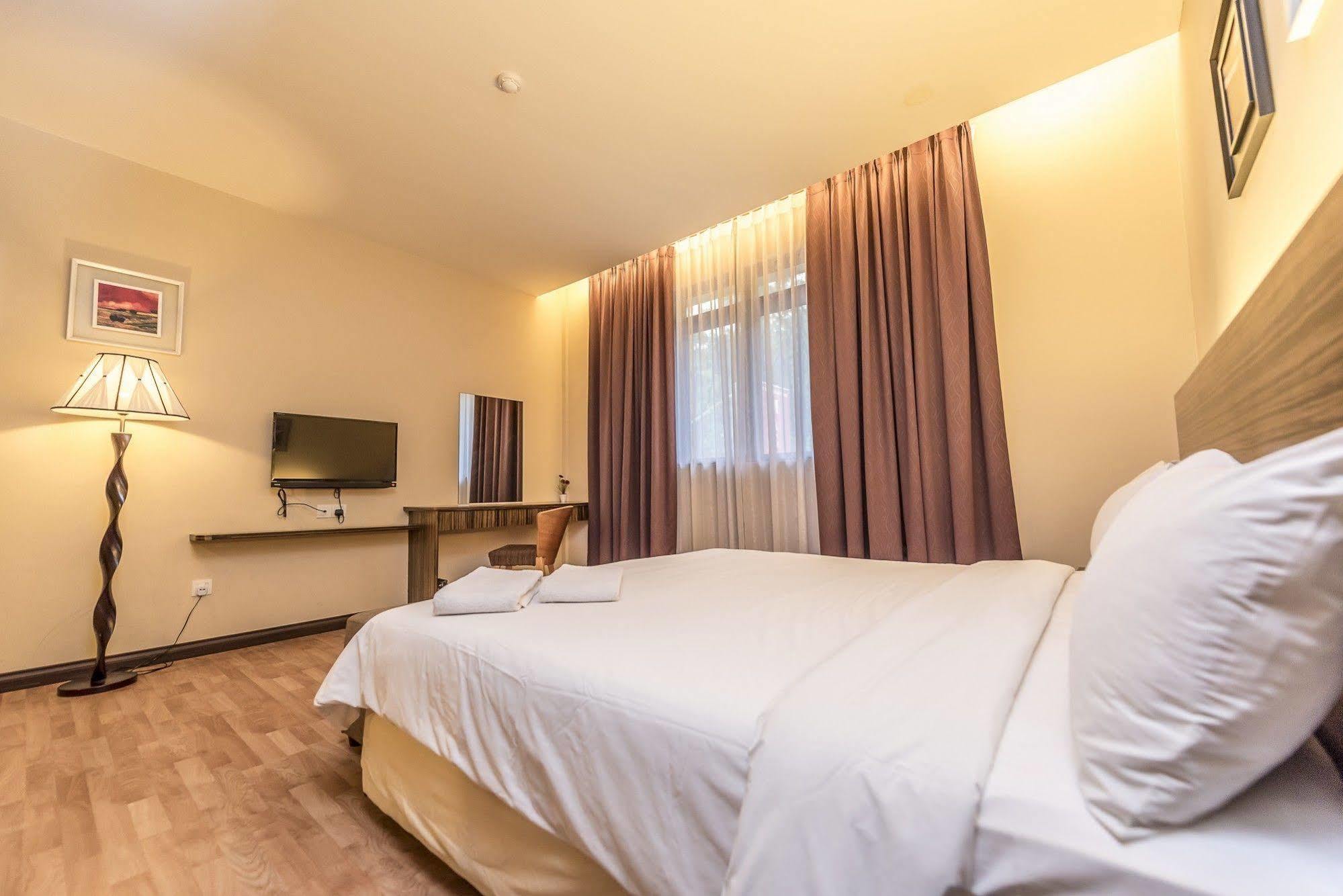 Little Gaya Hotel Кота Кинабалу Екстериор снимка
